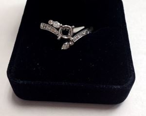 Picture of Setting Diamond Ring
